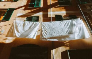 line drying laundry as a non-toxic dryer sheet alternative